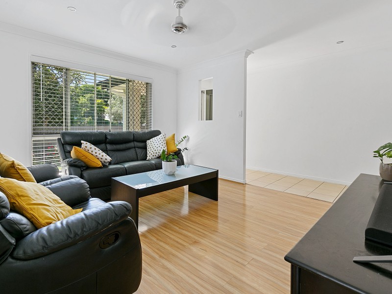 16 Walkers Rd, Everton Hills QLD 4053