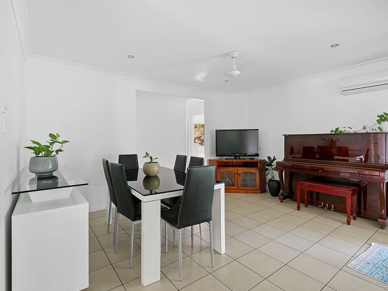 16 Walkers Rd, Everton Hills QLD 4053