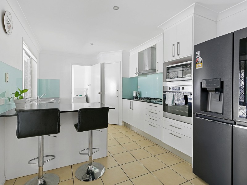 16 Walkers Rd, Everton Hills QLD 4053