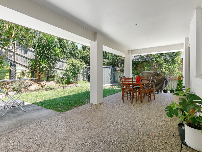 16 Walkers Rd, Everton Hills QLD 4053