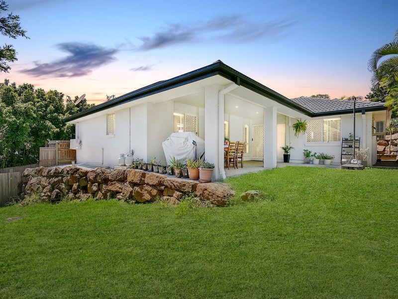 16 Walkers Rd, Everton Hills QLD 4053