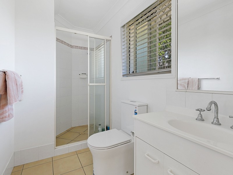 16 Walkers Rd, Everton Hills QLD 4053