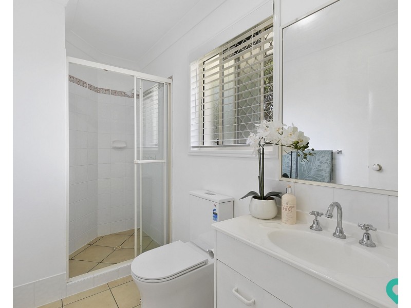 16 Walkers Rd, Everton Hills QLD 4053