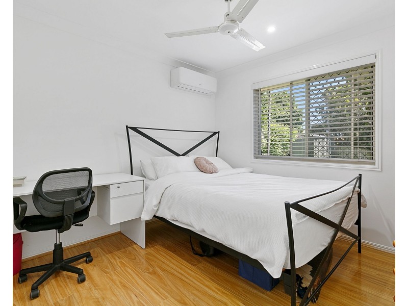 16 Walkers Rd, Everton Hills QLD 4053