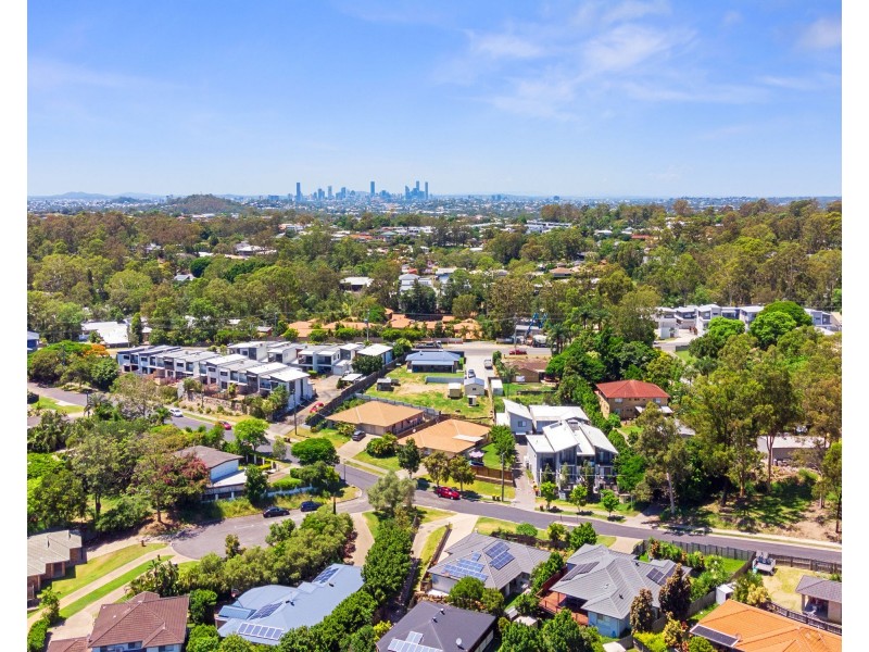 16 Walkers Rd, Everton Hills QLD 4053