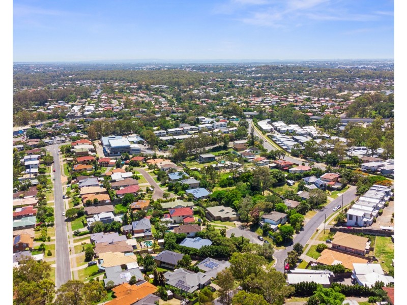 16 Walkers Rd, Everton Hills QLD 4053