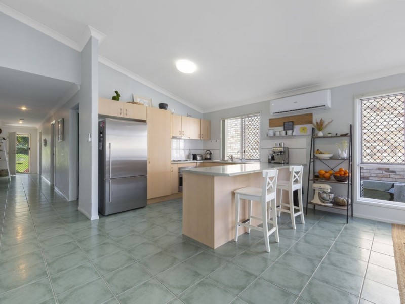 16 Jasmine Street, Wakerley QLD 4154