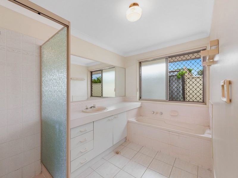 51 Catamaran St, Manly West QLD 4179