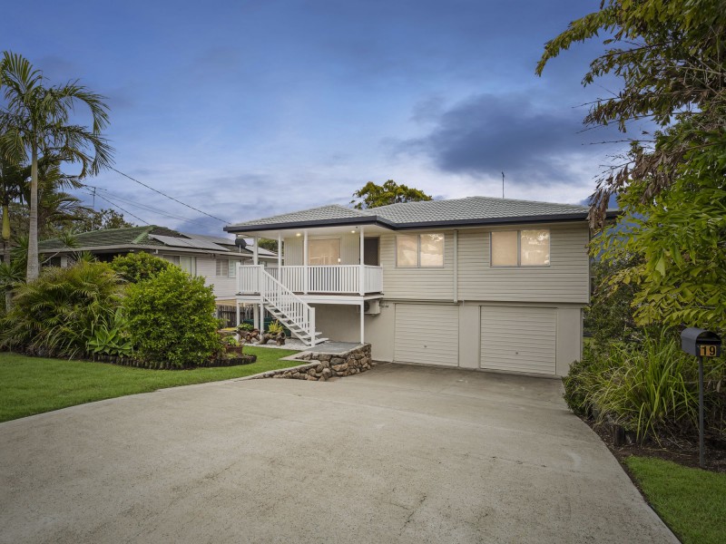 19 Longford St, Everton Hills QLD 4053