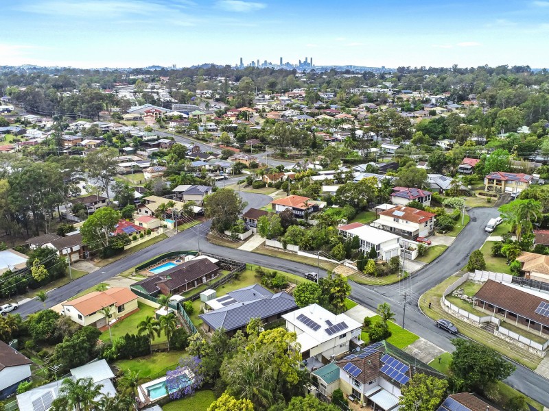 19 Longford St, Everton Hills QLD 4053