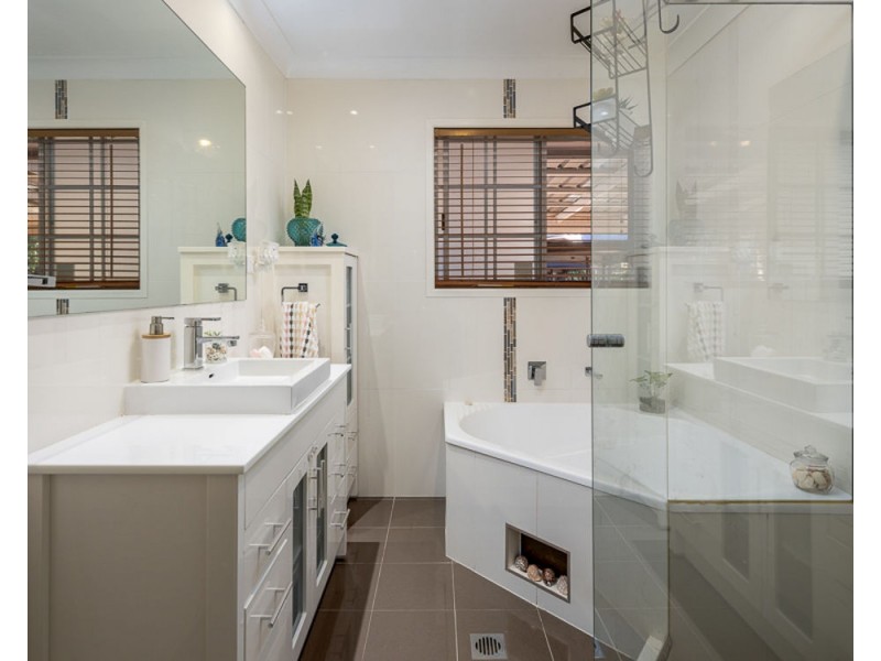 82 Rangeleigh Street, Ferny Hills QLD 4055