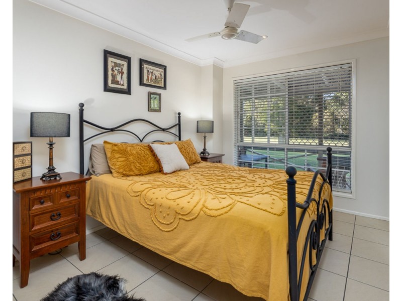 82 Rangeleigh Street, Ferny Hills QLD 4055