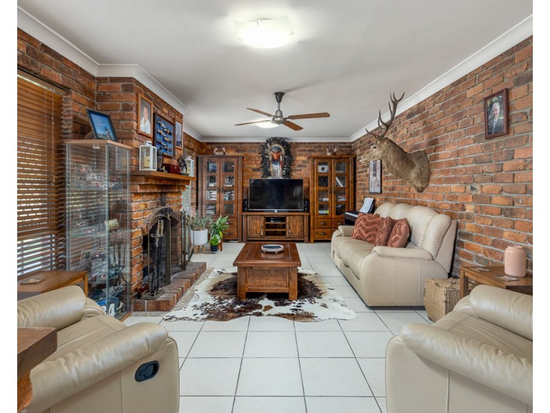 82 Rangeleigh Street, Ferny Hills QLD 4055