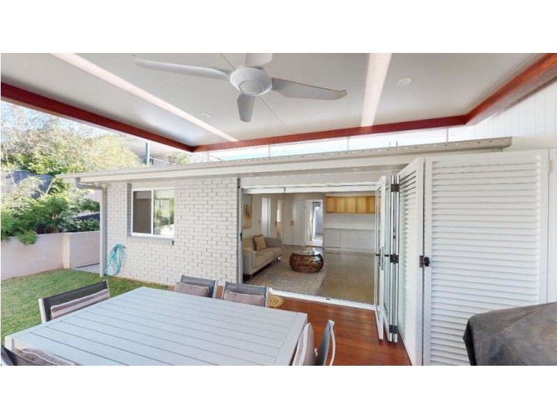 2/24 Walker Avenue, Palm Beach QLD 4221