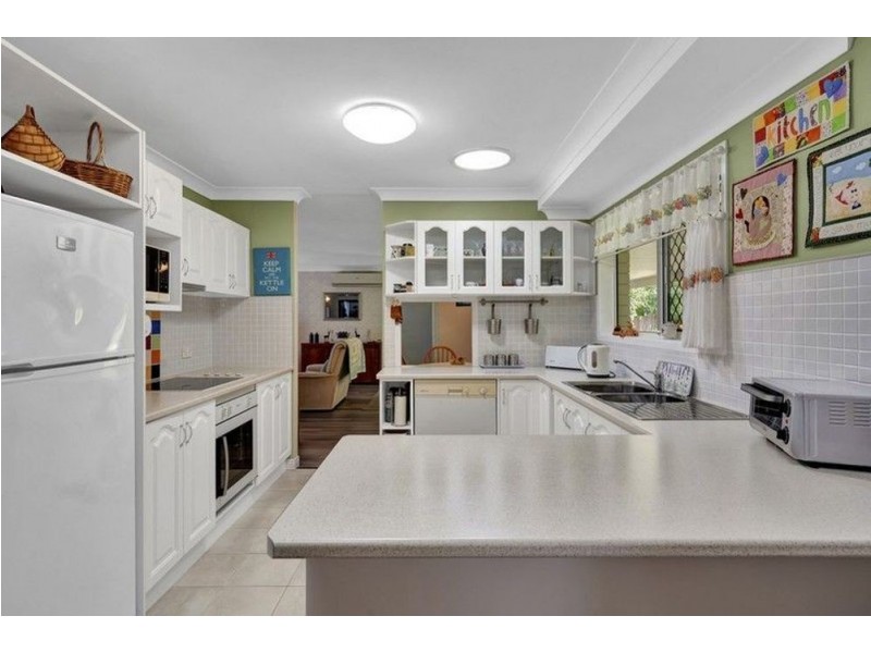 27 mergowie drive, Cleveland QLD 4163