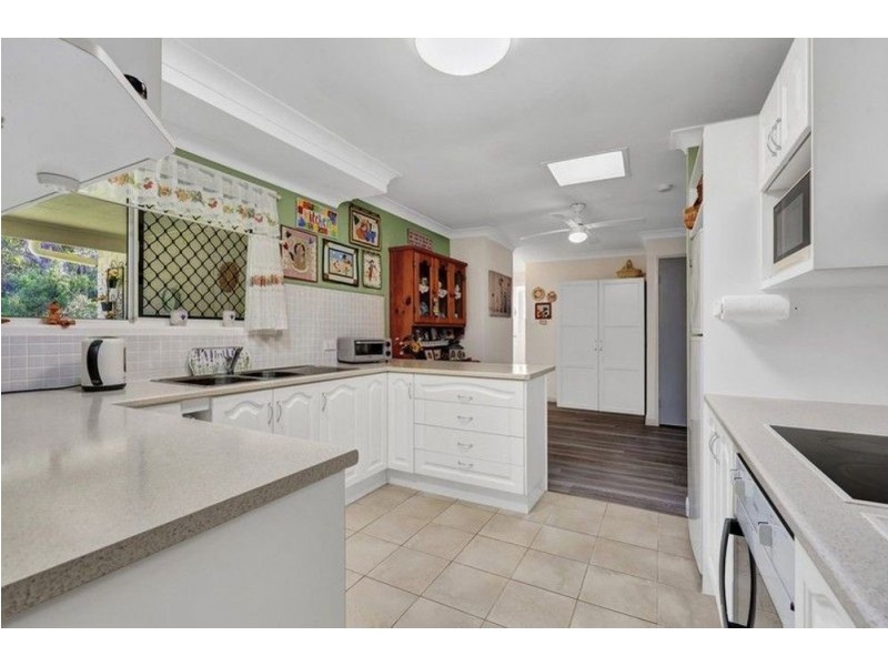 27 mergowie drive, Cleveland QLD 4163