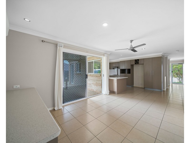 24 Hill End Avenue, Hillcrest QLD 4118