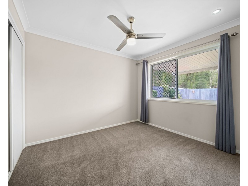 24 Hill End Avenue, Hillcrest QLD 4118