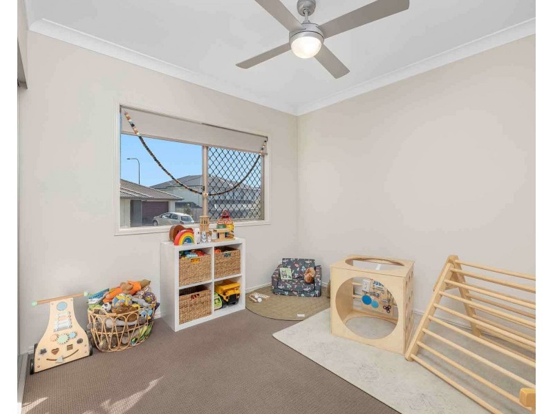 16 McGregor Place, Springfield Lakes QLD 4300