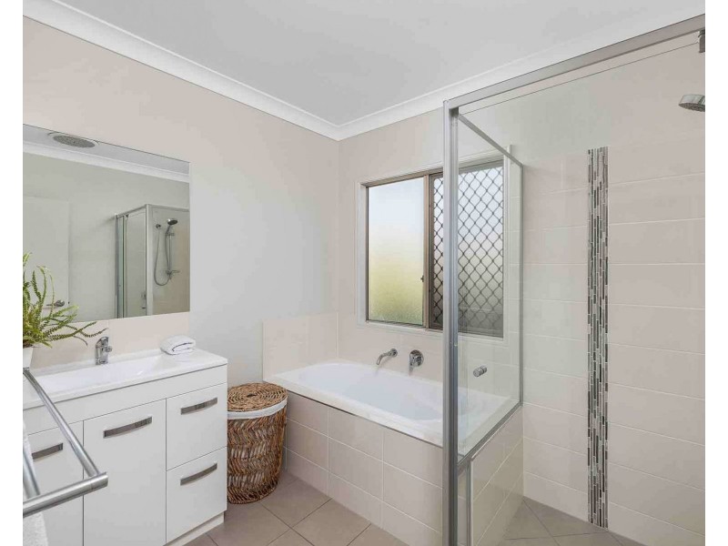 16 McGregor Place, Springfield Lakes QLD 4300