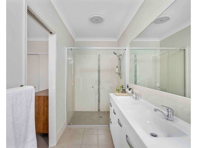 16 McGregor Place, Springfield Lakes QLD 4300