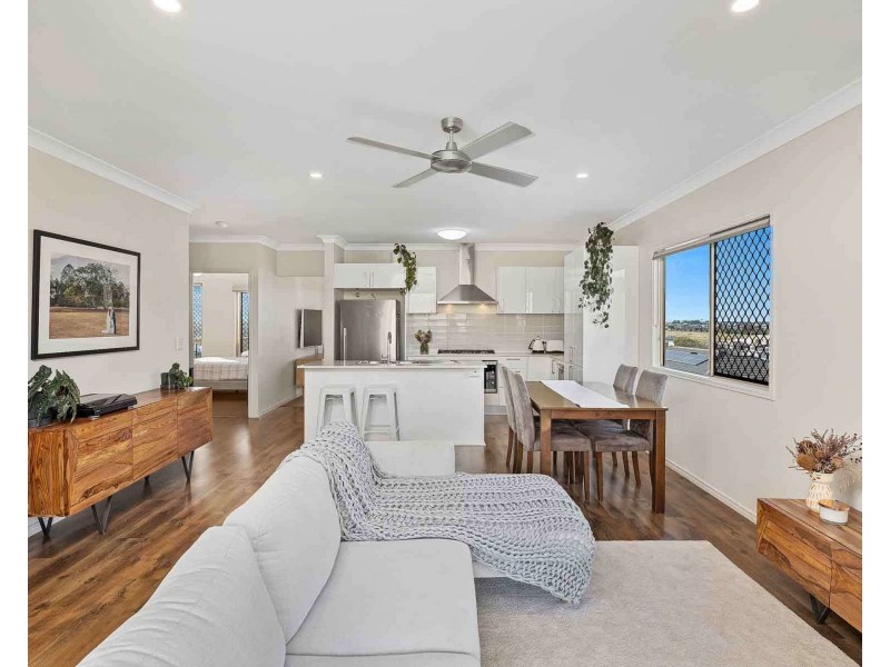 16 McGregor Place, Springfield Lakes QLD 4300