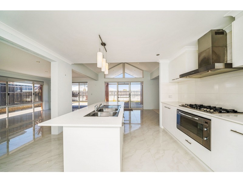 7 Tinsel Street, Yanchep WA 6035