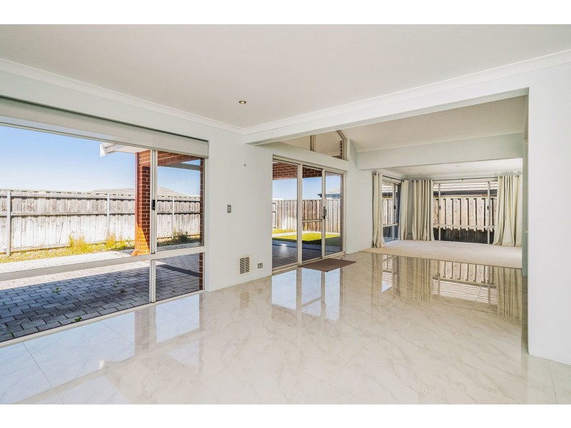 7 Tinsel Street, Yanchep WA 6035