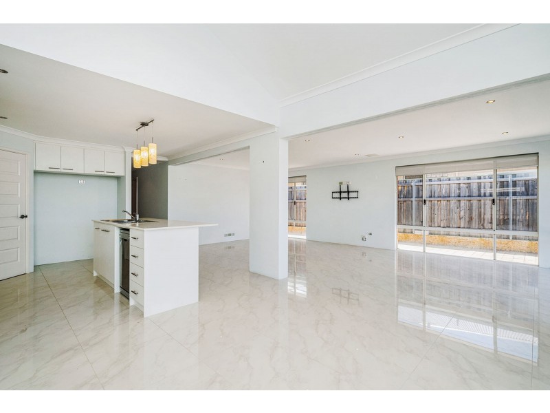 7 Tinsel Street, Yanchep WA 6035