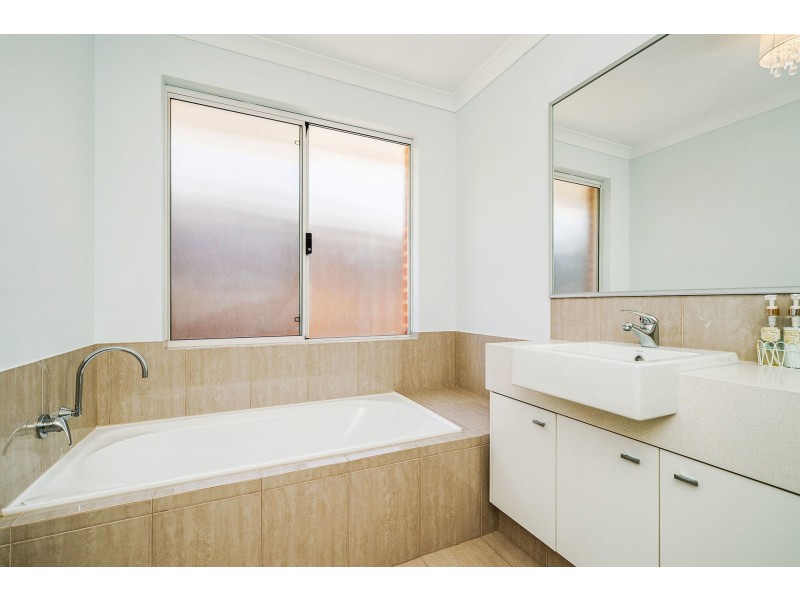 7 Tinsel Street, Yanchep WA 6035