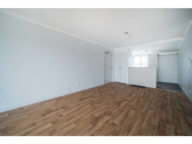 13/12 Davis Road, Kelmscott WA 6111