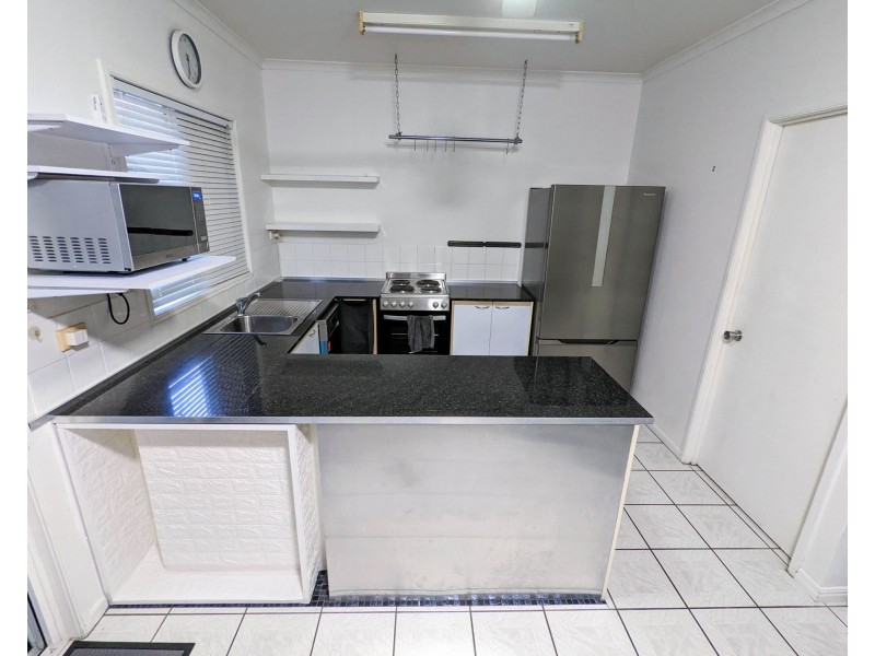 2/33 Balaclava Road, Earlville QLD 4870