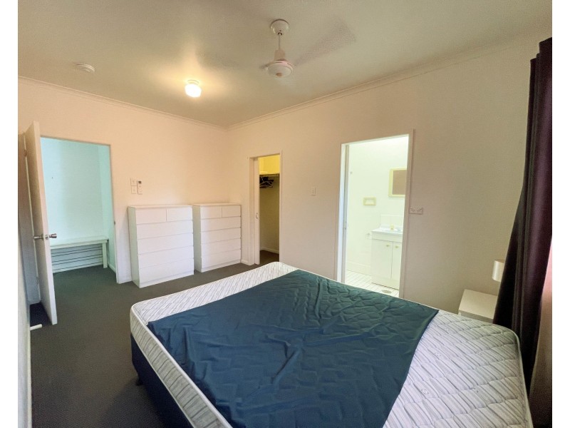 2/33 Balaclava Road, Earlville QLD 4870