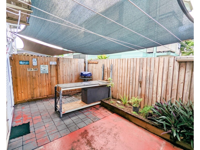 2/33 Balaclava Road, Earlville QLD 4870