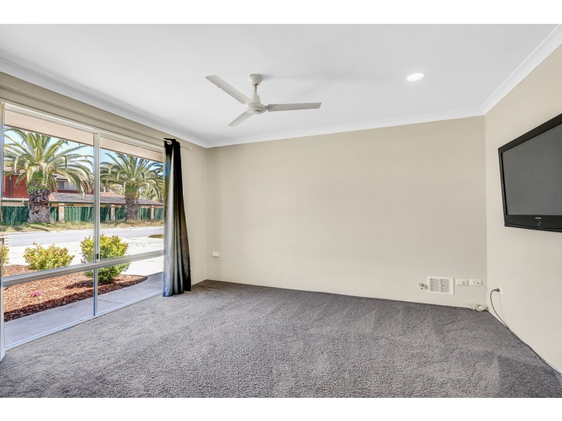 18 Coronata Drive, Warnbro WA 6169
