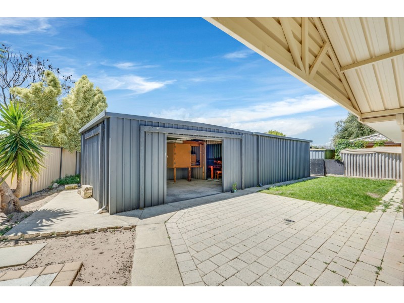 18 Coronata Drive, Warnbro WA 6169