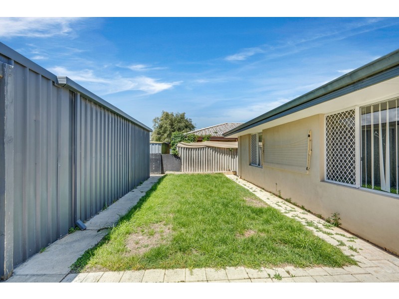 18 Coronata Drive, Warnbro WA 6169