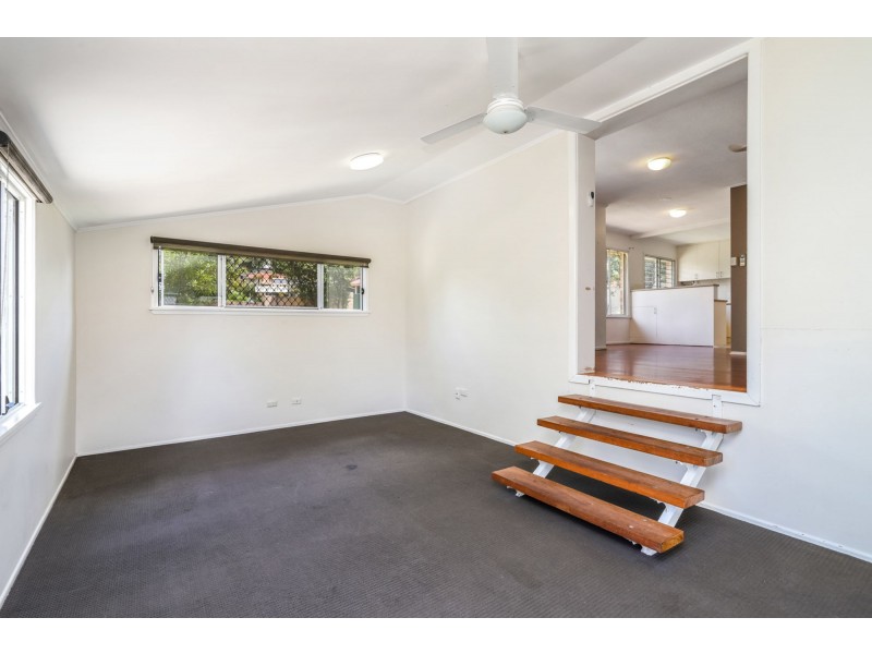 11 Coleridge Street, Stafford Heights QLD 4053