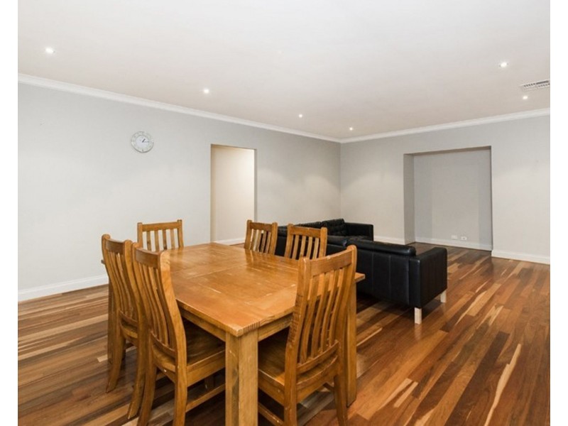 6 Alcaston Road, Harrisdale WA 6112