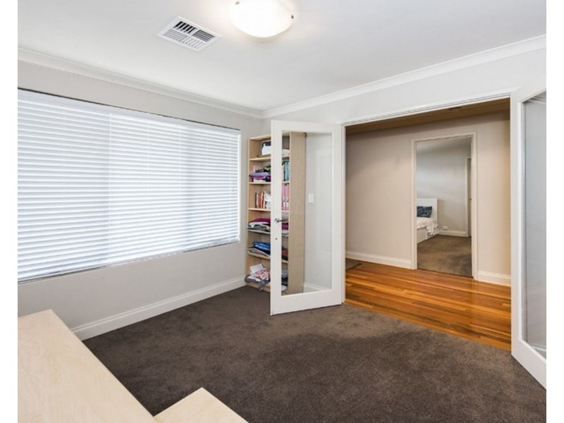 6 Alcaston Road, Harrisdale WA 6112