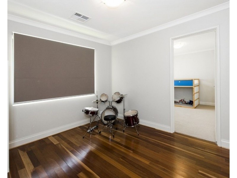 6 Alcaston Road, Harrisdale WA 6112