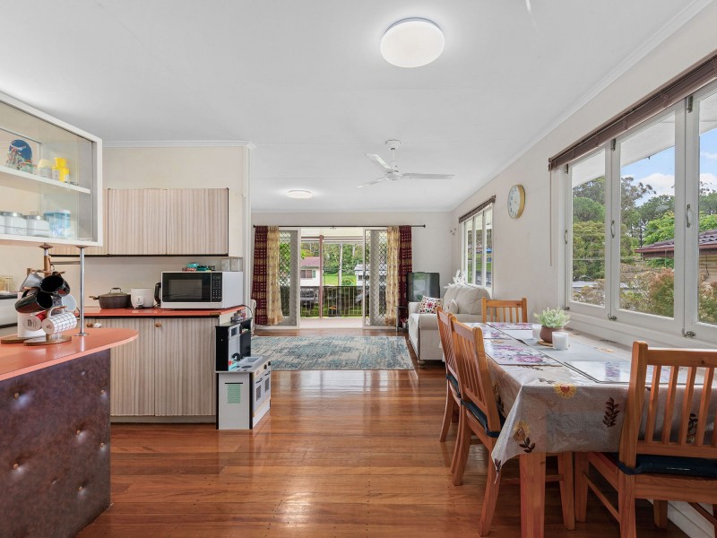 39 Pareena Crescent, Mansfield QLD 4122