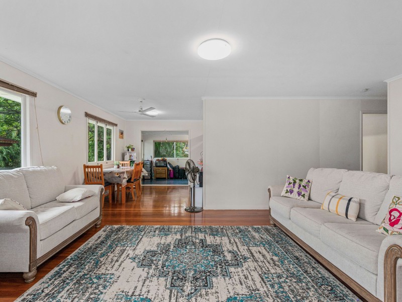 39 Pareena Crescent, Mansfield QLD 4122