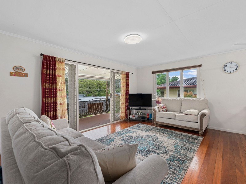 39 Pareena Crescent, Mansfield QLD 4122