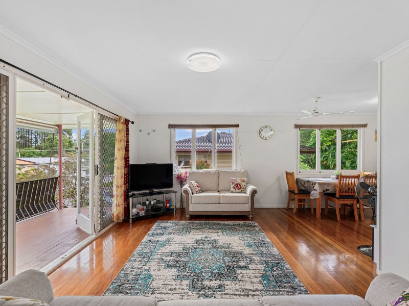 39 Pareena Crescent, Mansfield QLD 4122