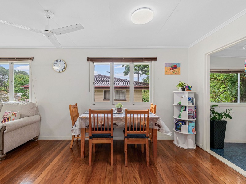 39 Pareena Crescent, Mansfield QLD 4122