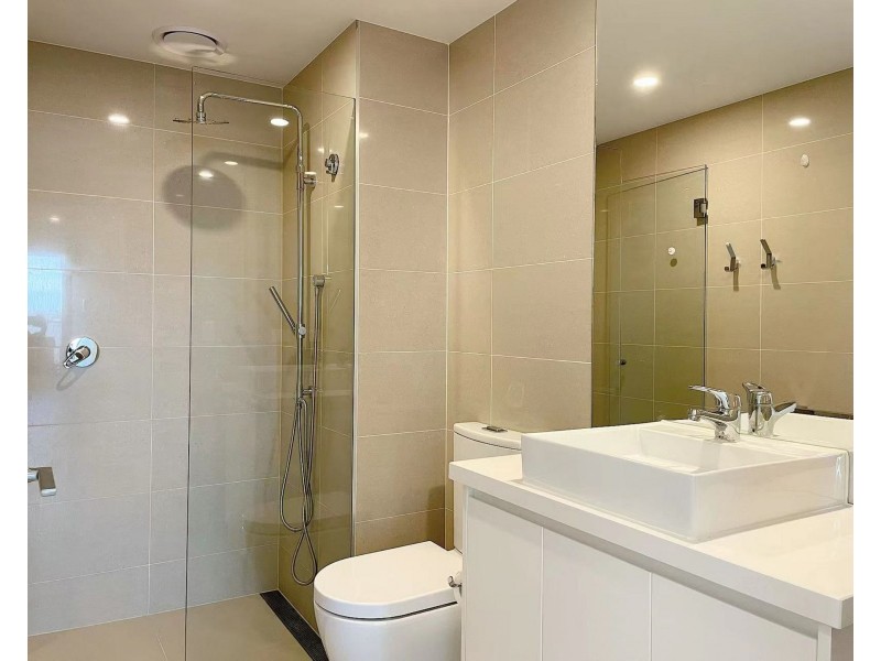 704/33 Racecourse Road, North Melbourne VIC 3051