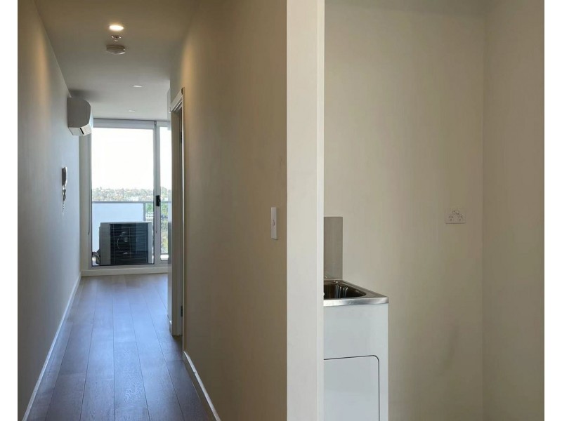 704/33 Racecourse Road, North Melbourne VIC 3051