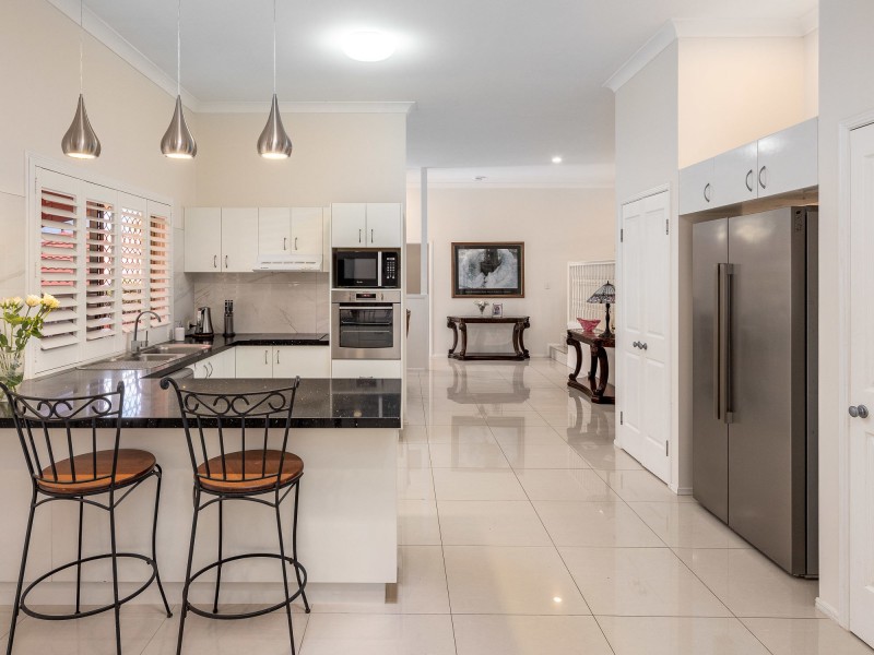 3 Vauton Court, Arana Hills QLD 4054