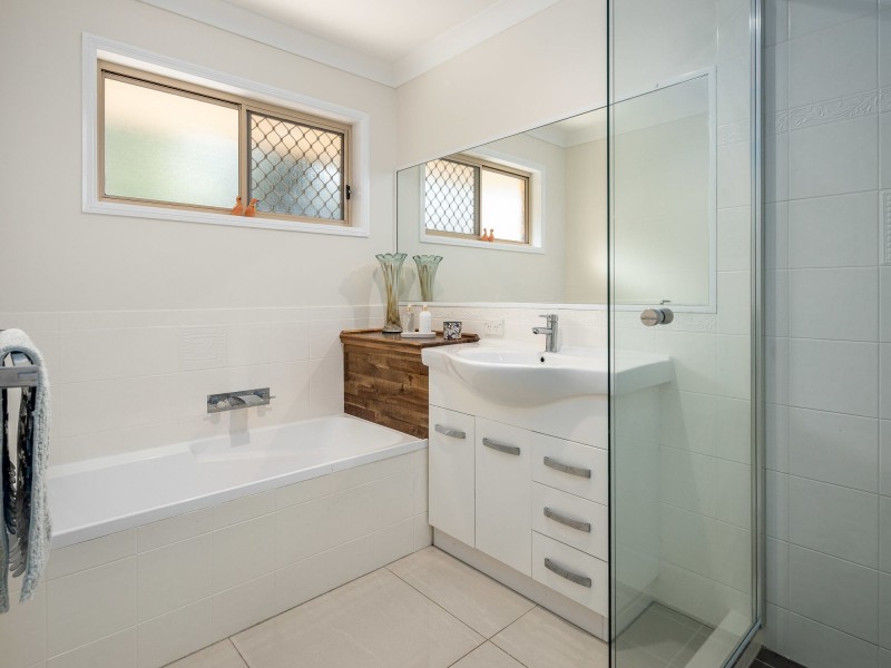 3 Vauton Court, Arana Hills QLD 4054